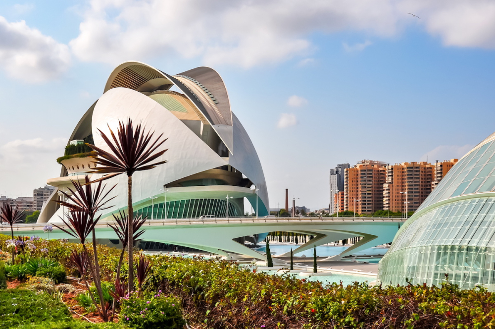 Addient, primera entidad acreditada para el control urbanístico en Valencia